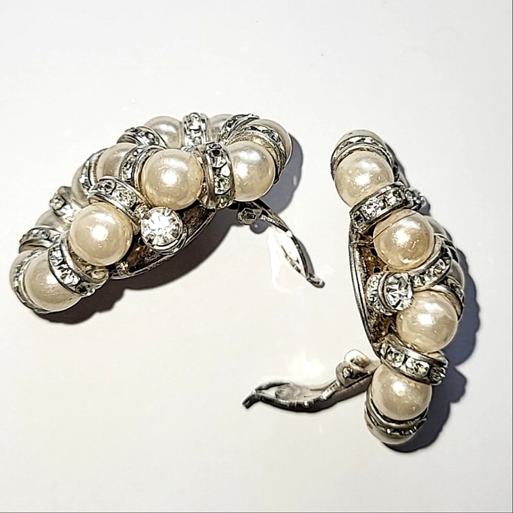FAUX PEARL DOUBLE CLUSTER EARRINGS - VINTAGE CLIP-ON - Picture 5 of 7